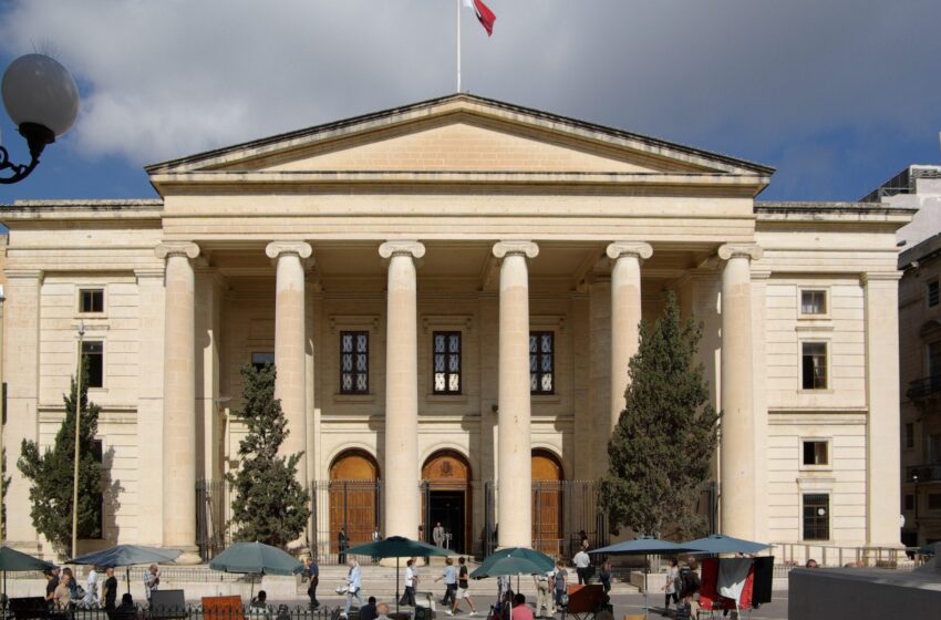 Stupra Mara, Ingħata L-Ħelsien U Ħarab Minn Malta