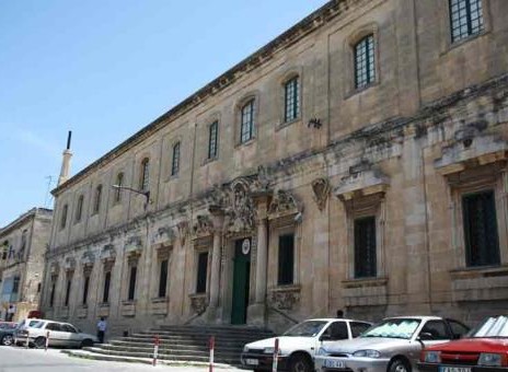 Kif Se Jsir Il-Ftuħ Mill-Iskejjel Tal-Knisja?